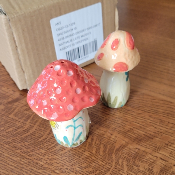 Anthropologie x Nathalie Lete Mushroom Salt & Pepper shakers - autumn hues - Picture 12 of 14
